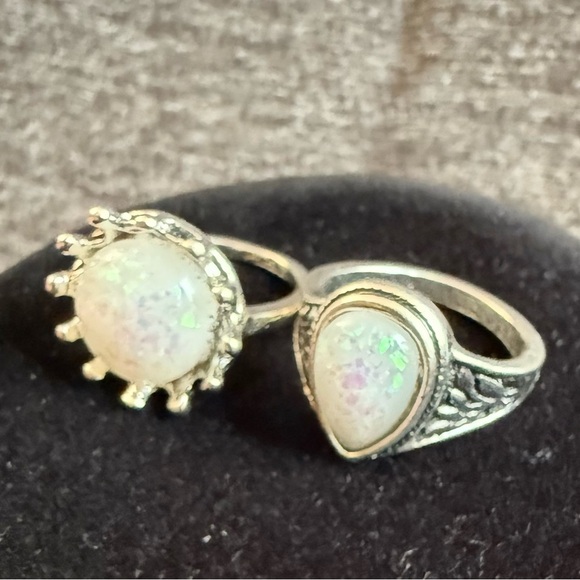 unbranded Jewelry - Fashion Ring Set in White Shimmer, Size 6/7